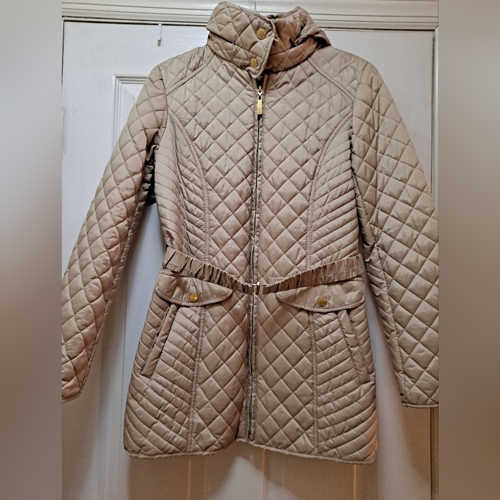 I am selling an Ellen Tracy puffer coat, size M, beige color